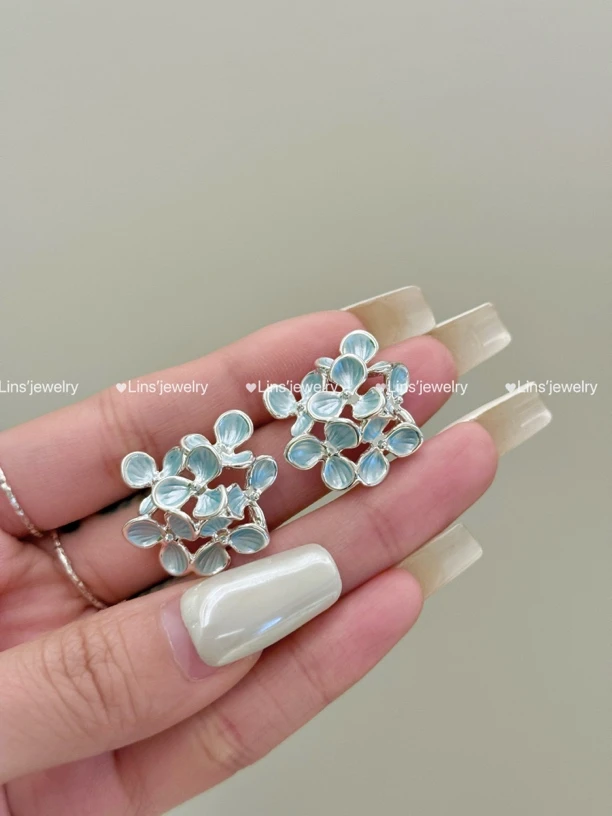 铜合金耳饰 【无尽夏】蓝色绣球花耳钉～小清新氛围感ins设计感～