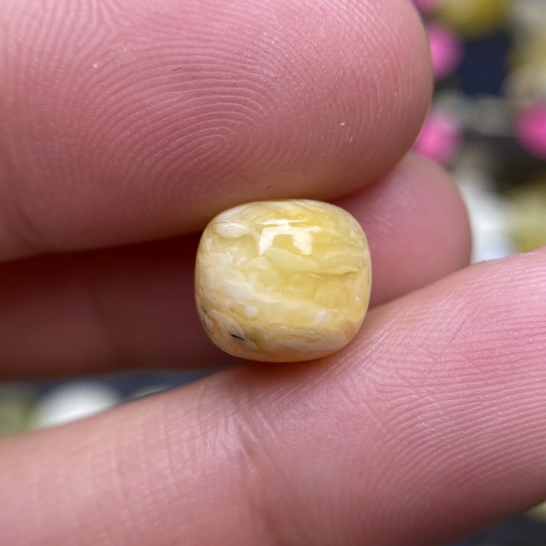 蜜蜡虎皮千层老型配饰9.6×8.6mm，带点植物包裹体，介意勿拍