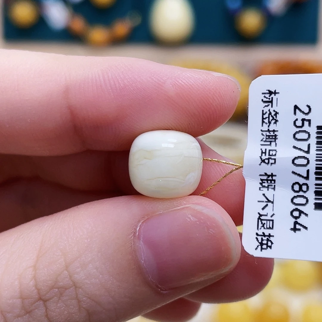 琥珀未镶嵌珠宝奇石10.2mm虎皮瓷白老型 沁色