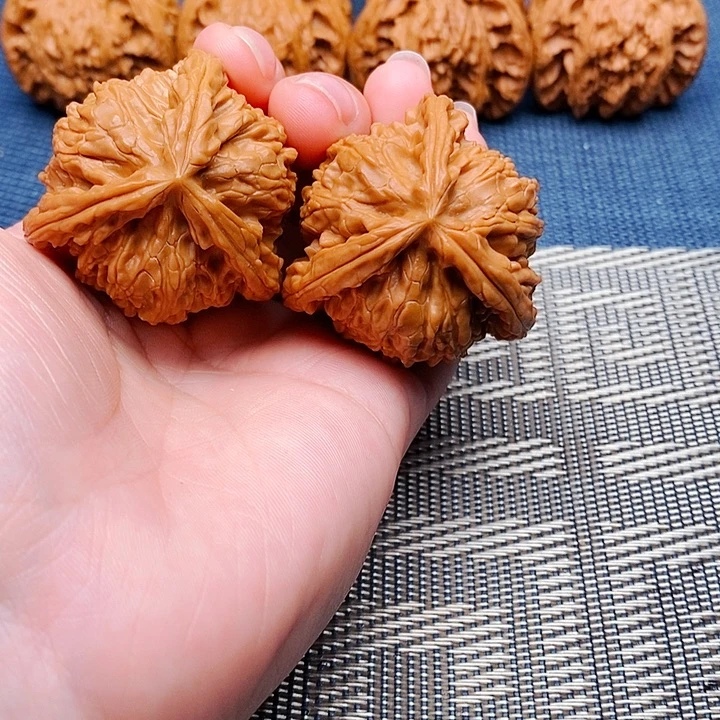 I***人吊坠文玩核桃三棱