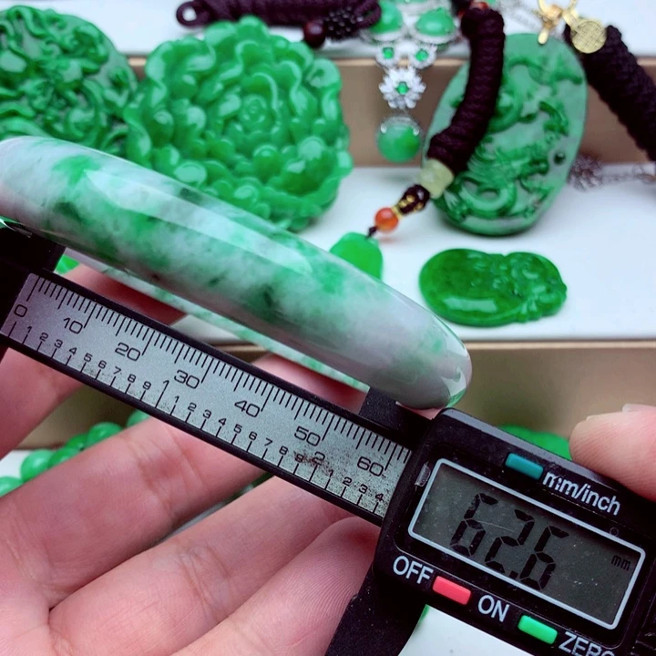 翡翠未镶嵌手镯．．．．