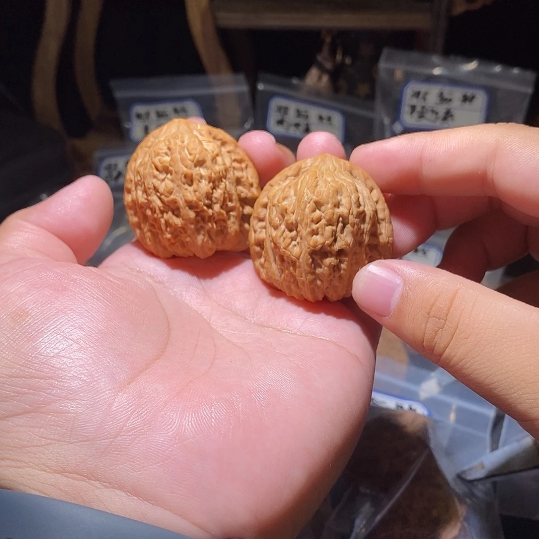 天***肉吊坠文玩核桃41全品绣球
