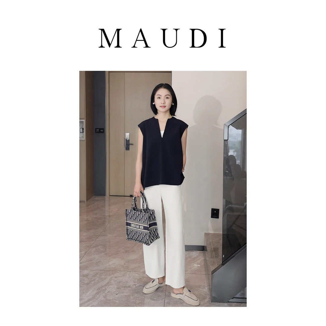 MAUDI重养自己女士优雅气质贵气V领小飞袖上衣小众高级感女装8131