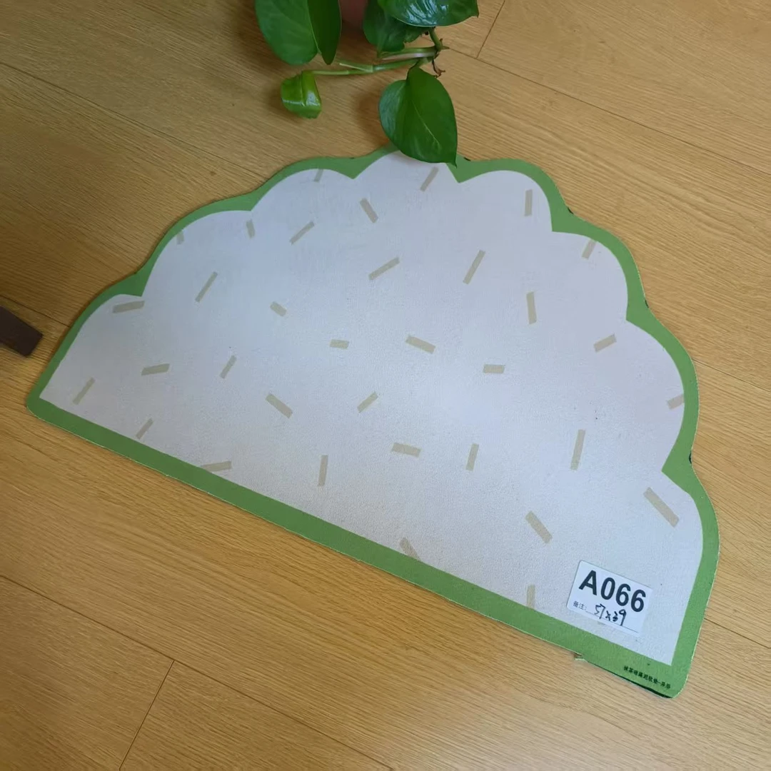 A066白色绿边异形地垫57*39