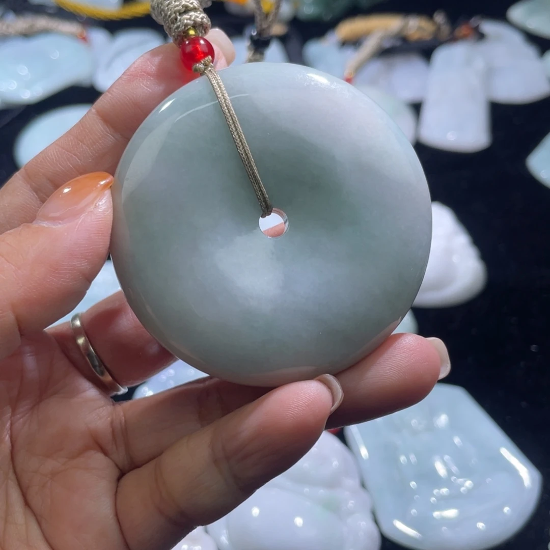 9***8翡翠未镶嵌颈饰平安扣