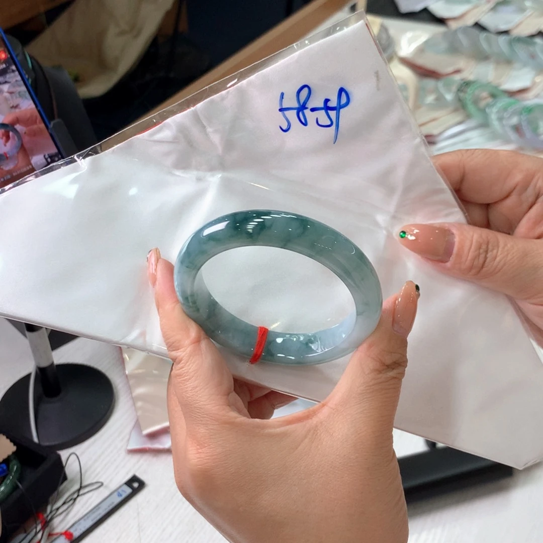 未镶嵌手镯翡翠48小时鉴赏