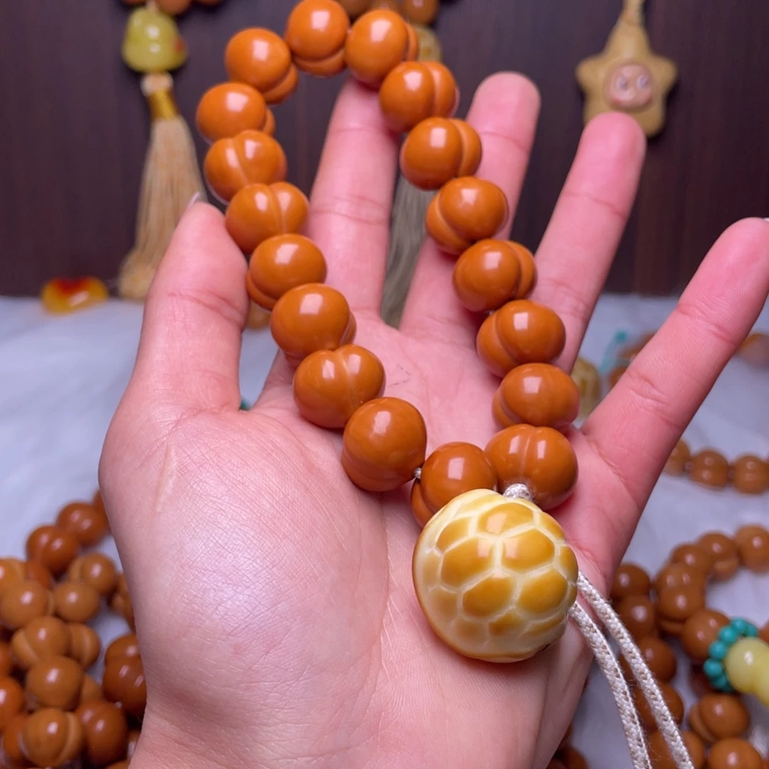 天***雄吊坠猴头核桃17➕玻璃底手持➕龟甲用黄色线穿