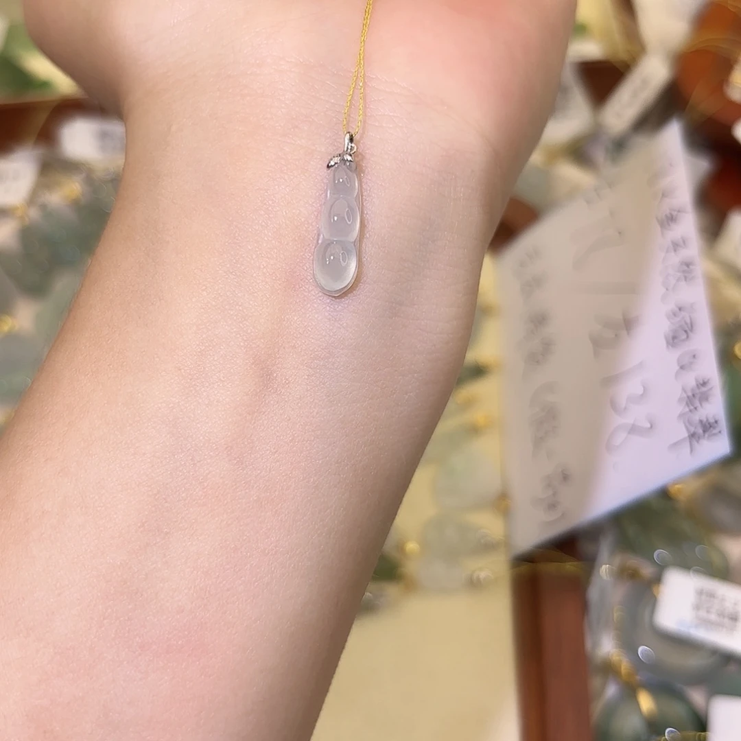 翡翠18K金镶嵌颈饰豆子