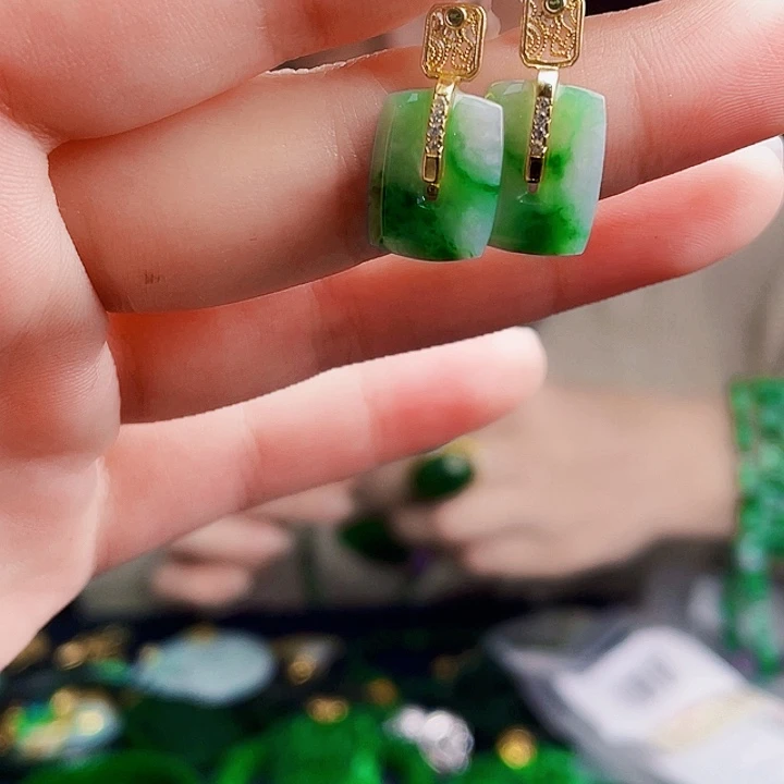 翡翠银S925镶嵌颈饰多样性