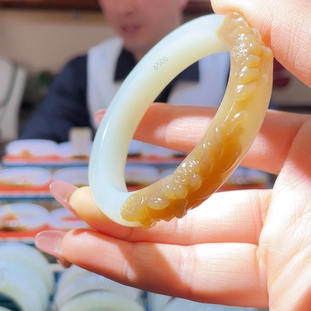 和田玉（糖玉）未镶嵌手镯