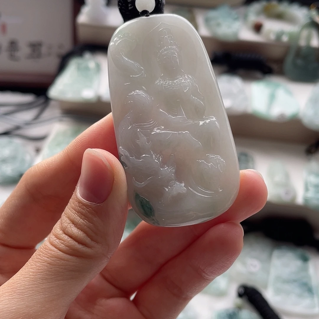 翡翠未镶嵌颈饰玉龙观音