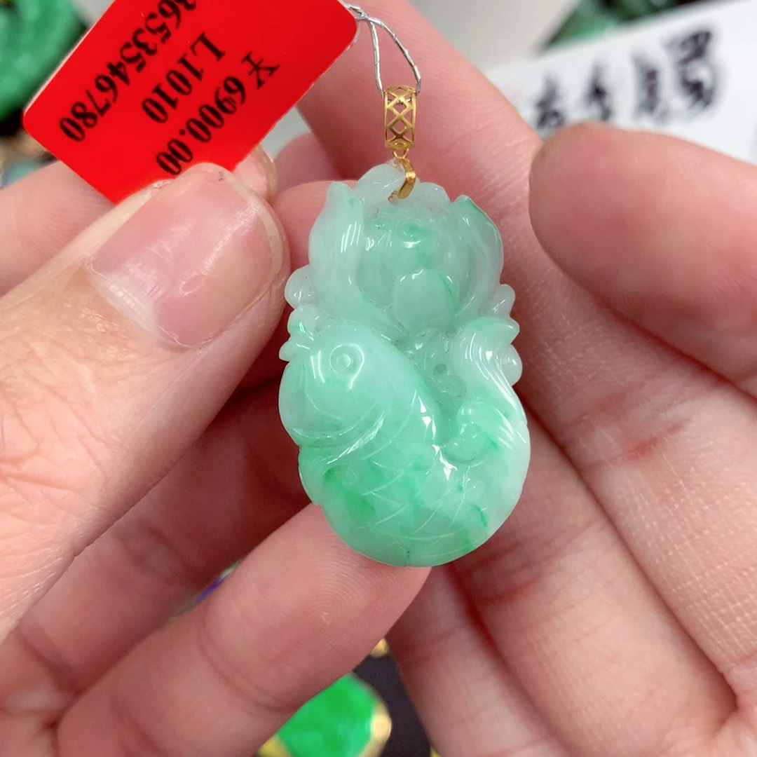 颈饰18K金镶嵌翡翠