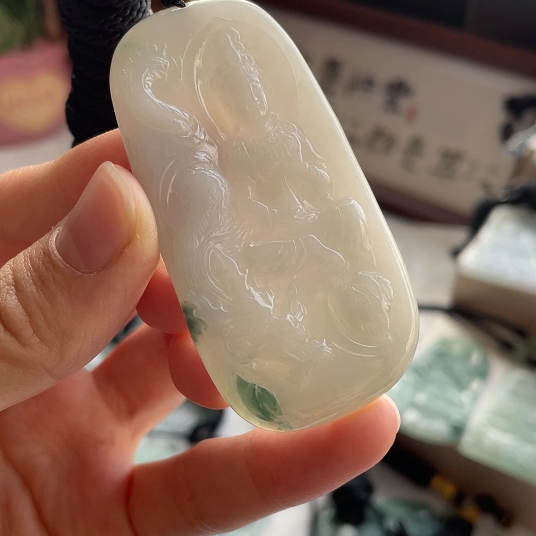 翡翠未镶嵌颈饰玉龙观音