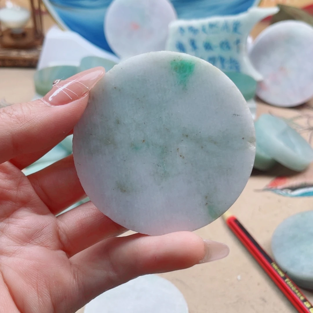 翡翠未镶嵌颈饰200……