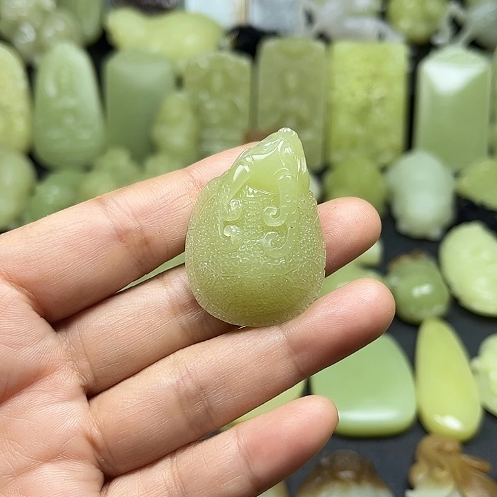 和田玉未镶嵌颈饰