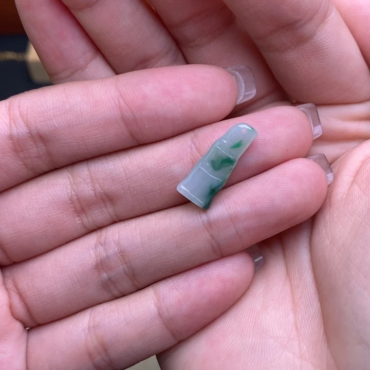 翡翠未镶嵌颈饰18770