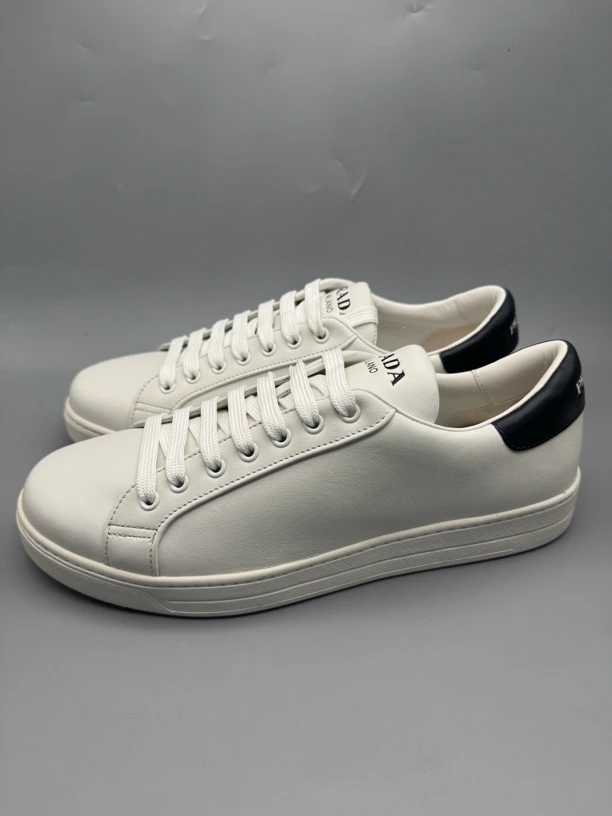 99新 Prada/普拉达 P64 普普 牛皮 休闲板鞋