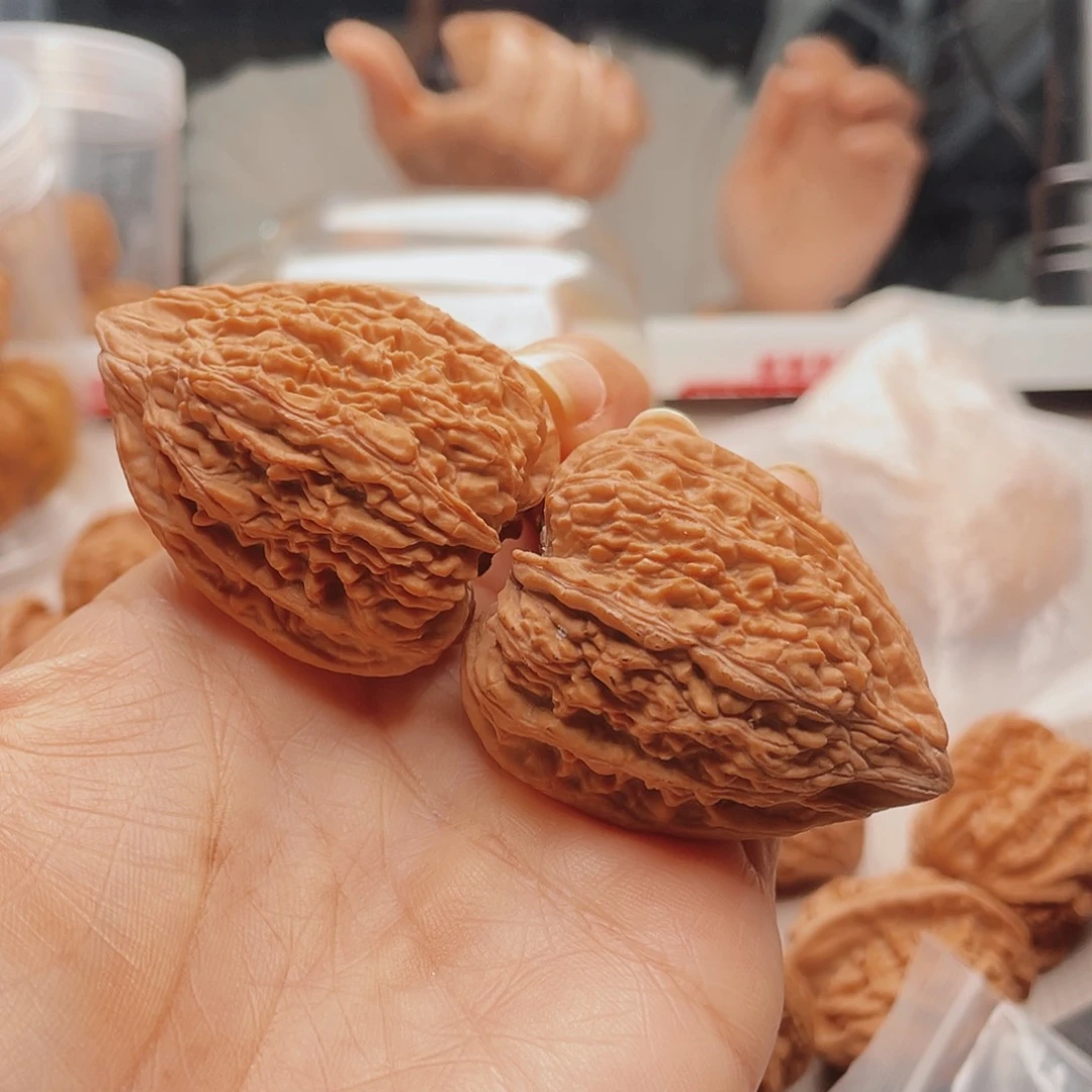 35塔尖山上还有很多个