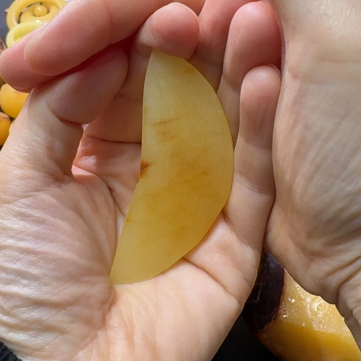 琥珀未镶嵌颈饰天然原矿假一赔十