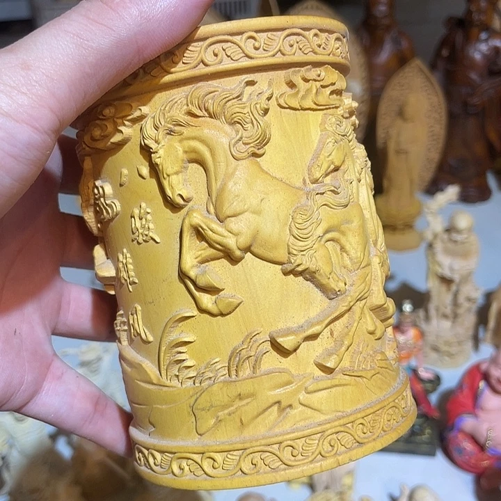 黄杨木瑕疵八马笔筒