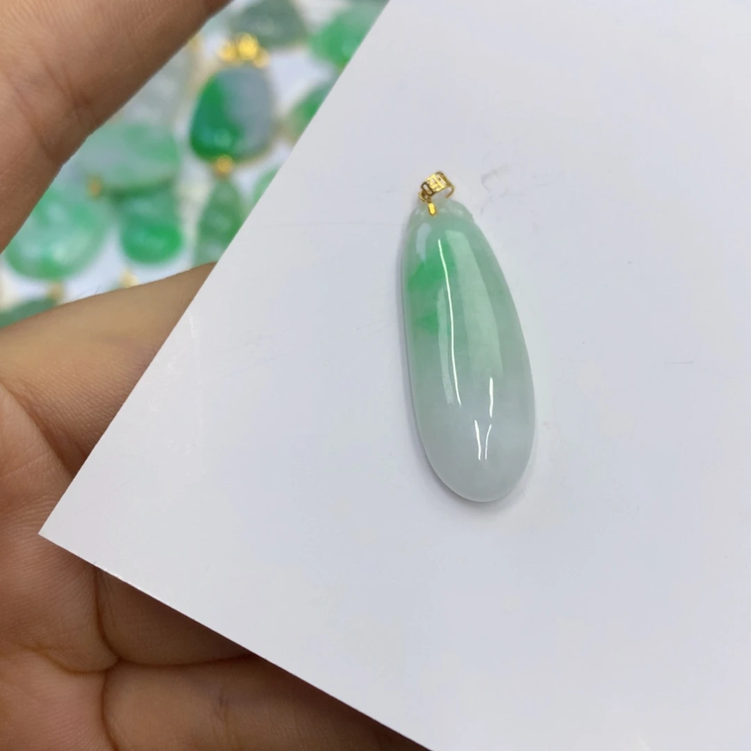 翡翠18K金镶嵌颈饰翡翠