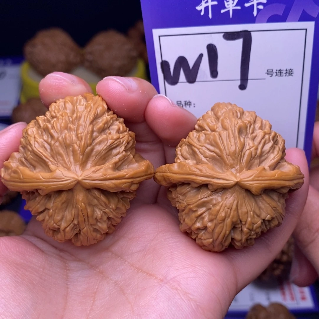 文玩核桃吊坠W17链接 球白45尺