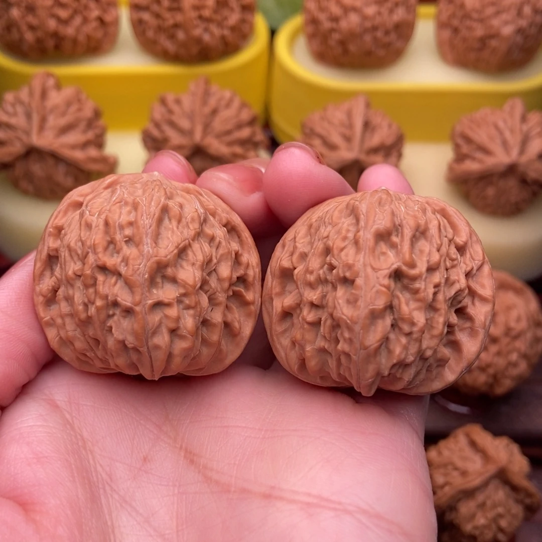 文玩核桃把件精品红皮山地磨37.5