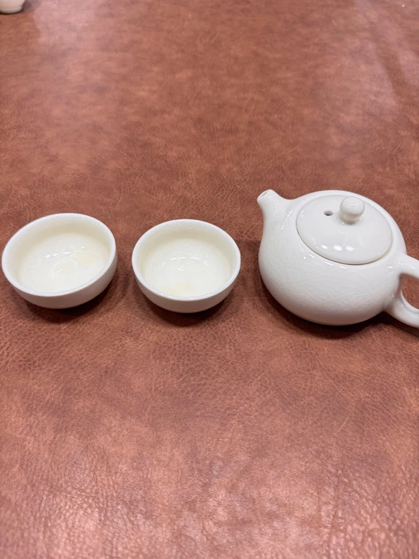 汝窑米黄茶壶带两杯开片