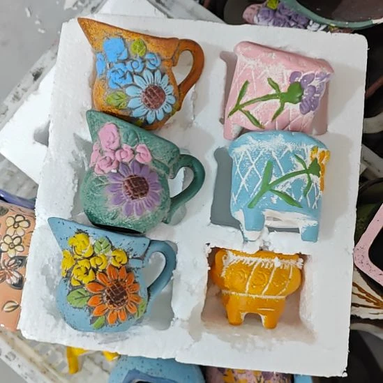 当场拍满15元发货不凑不发，花盆盆口不方不圆有针孔黑点是正常的，