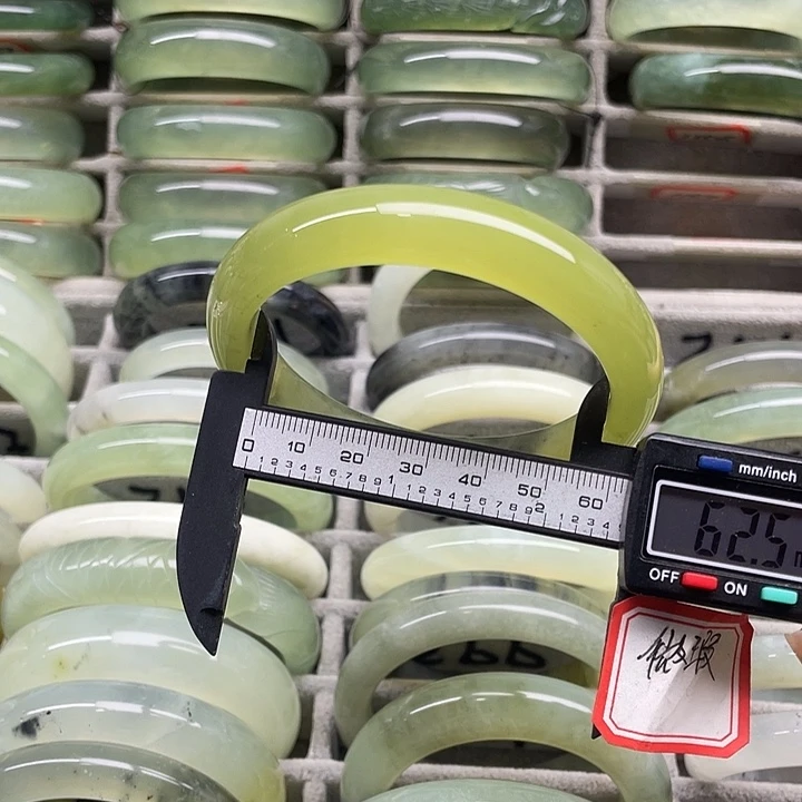 未镶嵌蛇纹石玉手镯271