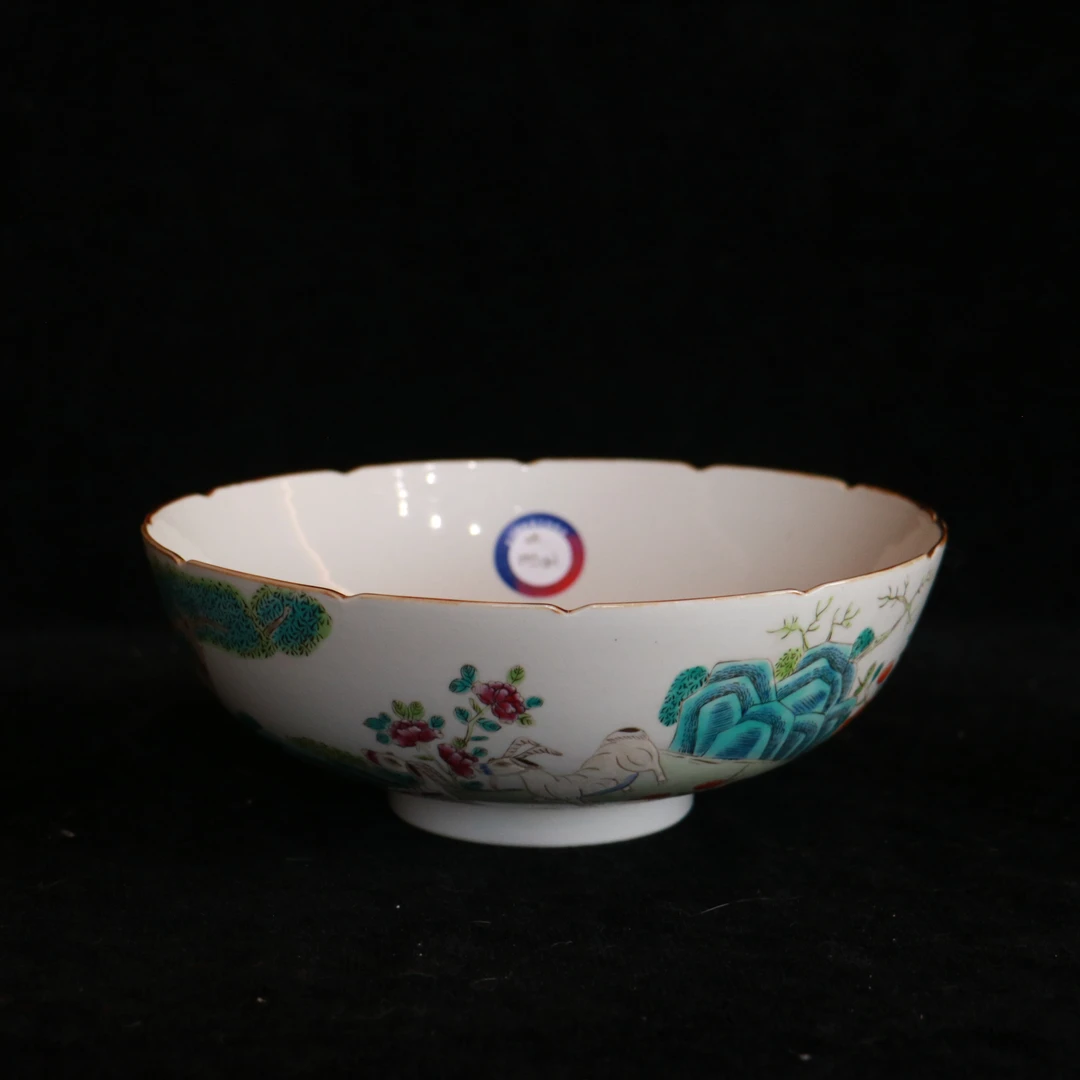 清代嘉庆粉彩葵口赏碗