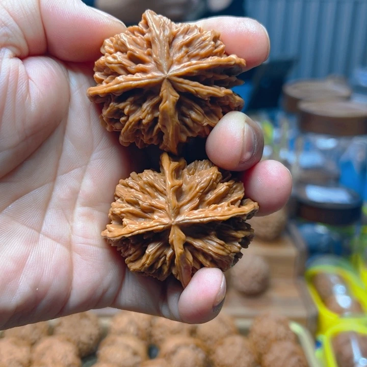 把件文玩核桃帝王狮子头四棱