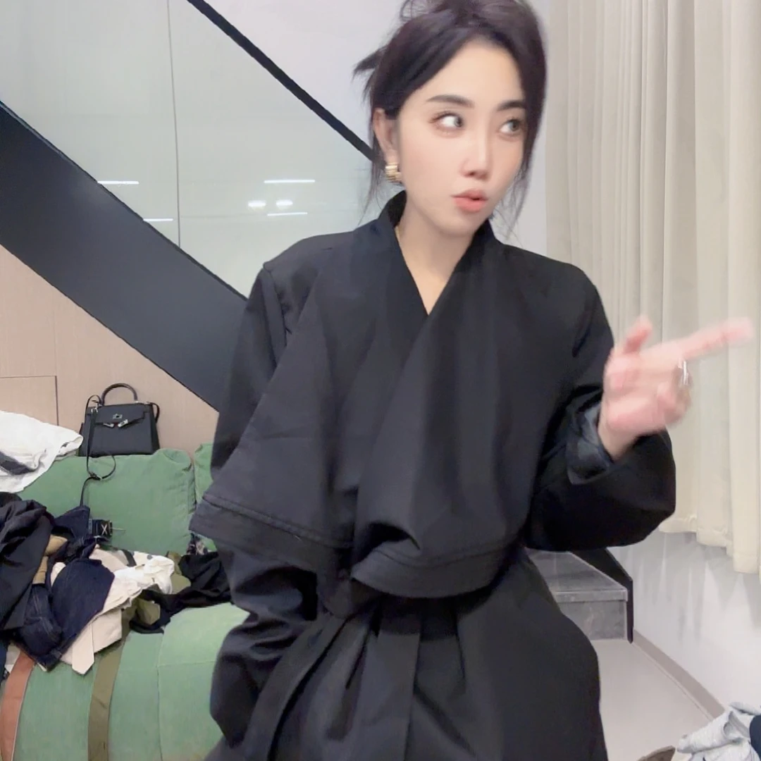 风衣5464646434349456
