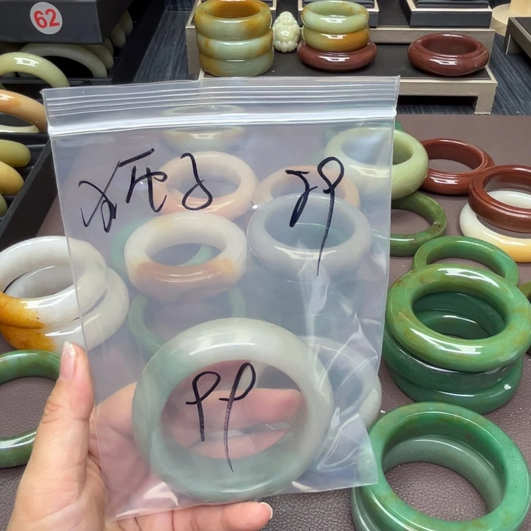 石英质玉手镯未镶嵌狮***我