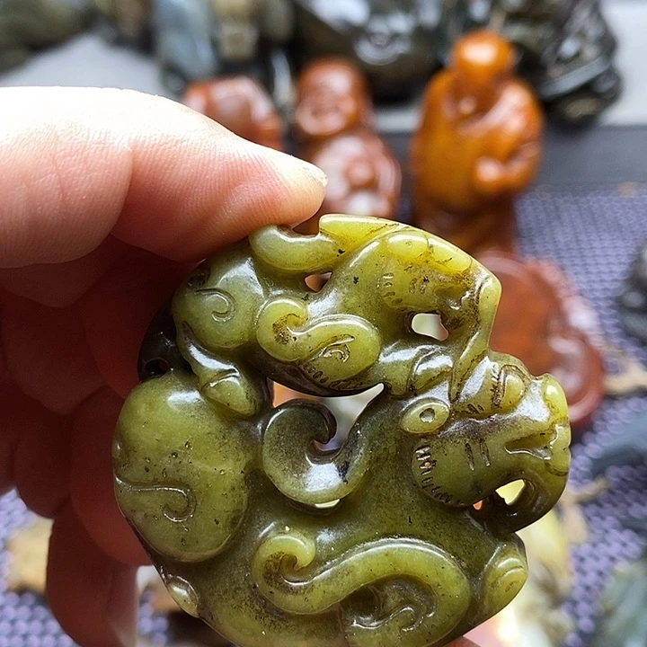 未镶嵌蛇纹石玉颈饰