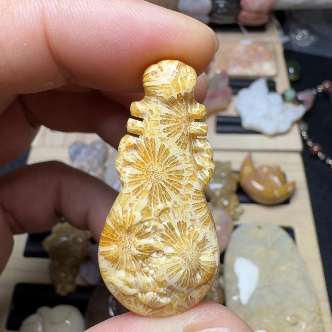 未镶嵌纯天然色有机玉石保真色硅化玉