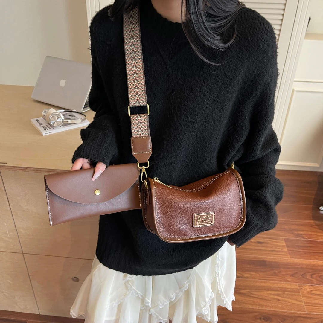 新款高级感波士顿包包女百搭单肩法棍耐磨小包包时尚斜挎枕头女包