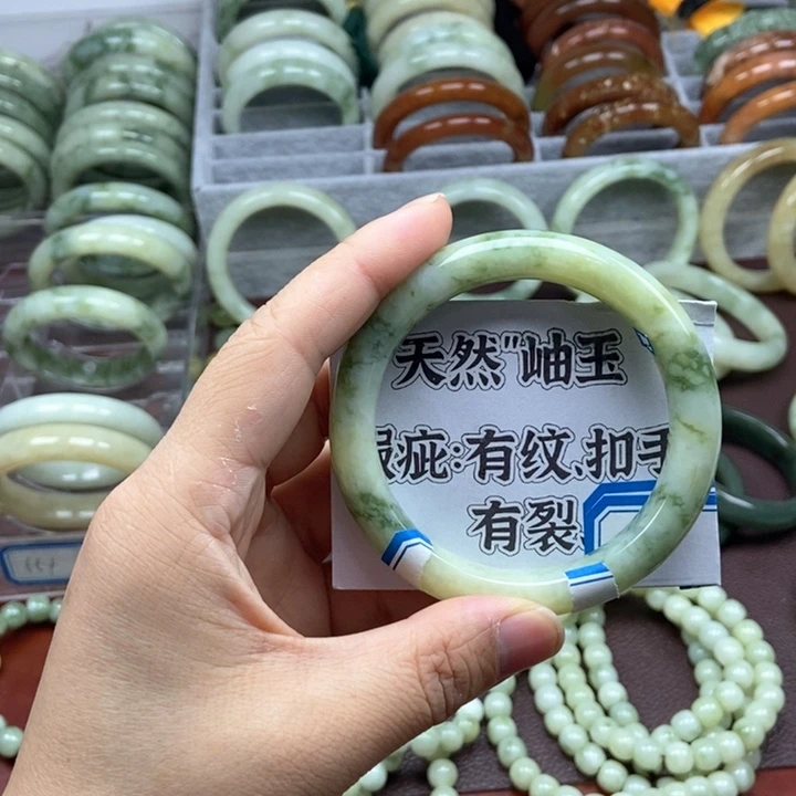 蛇纹石玉手镯未镶嵌