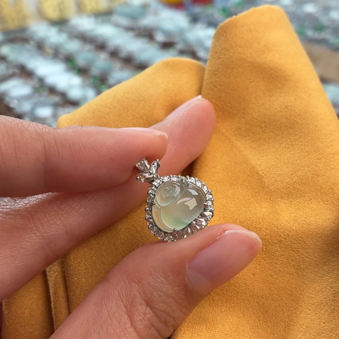 翡翠18K金镶嵌颈饰