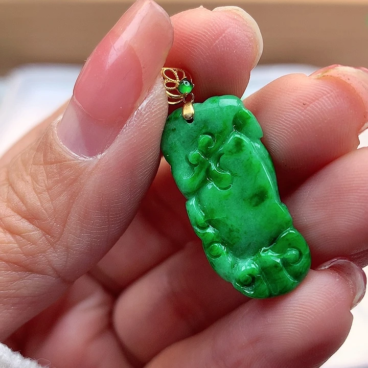 翡翠颈饰18K金镶嵌翡翠