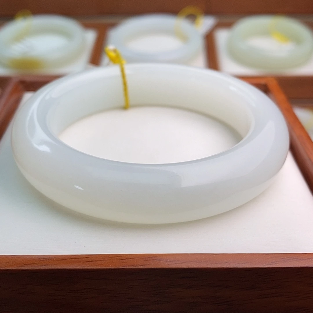 和田玉（白玉）未镶嵌手镯