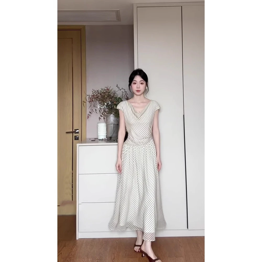 法式气质条纹荡领连衣裙女2025夏季设计感修身显瘦小众独特长裙子
