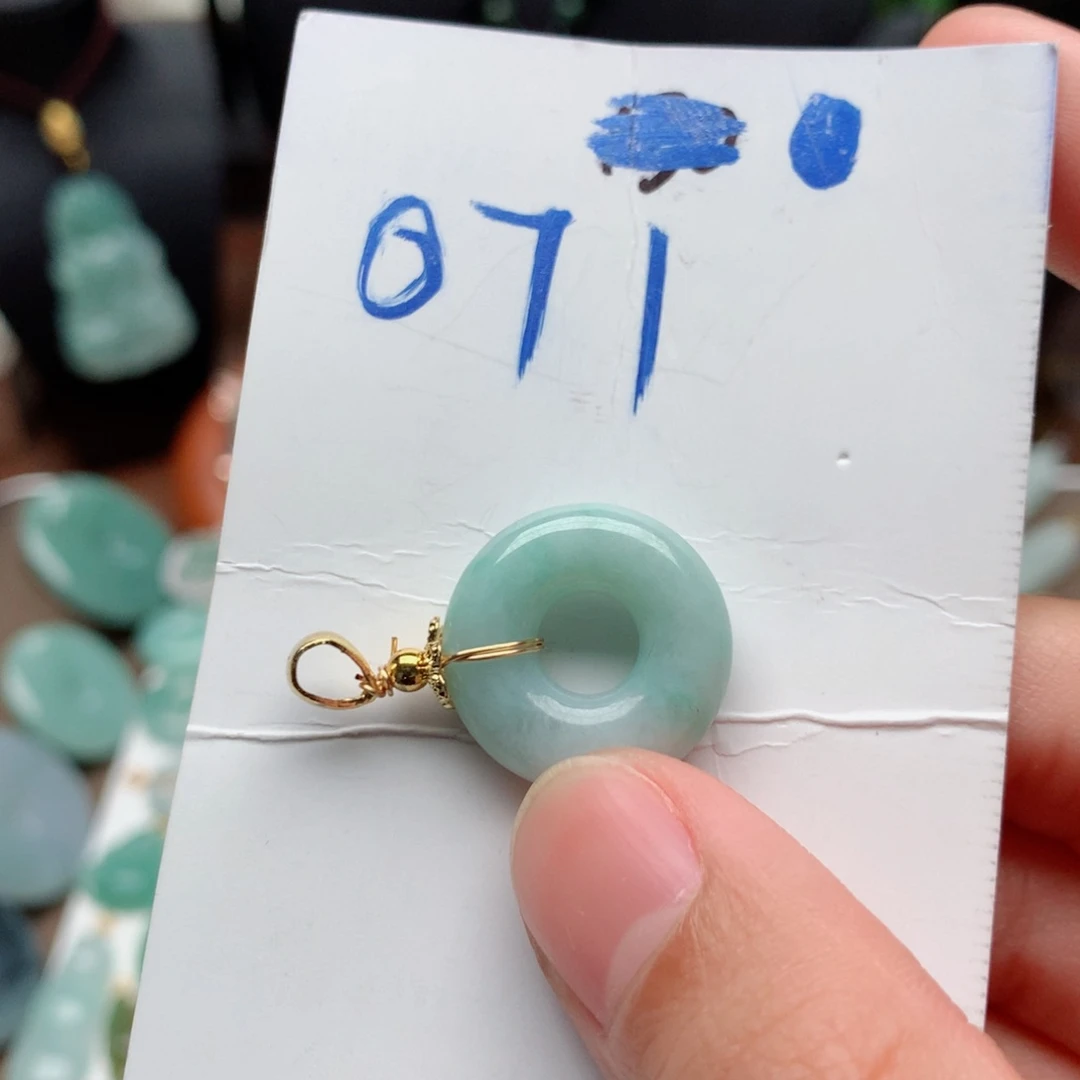 翡翠颈饰合金吊坠