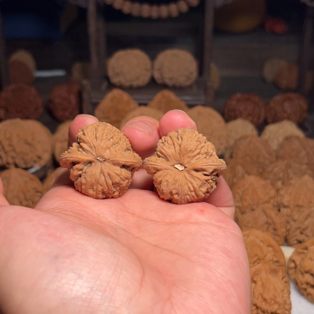 吊坠文玩核桃承德密纹红玛瑙