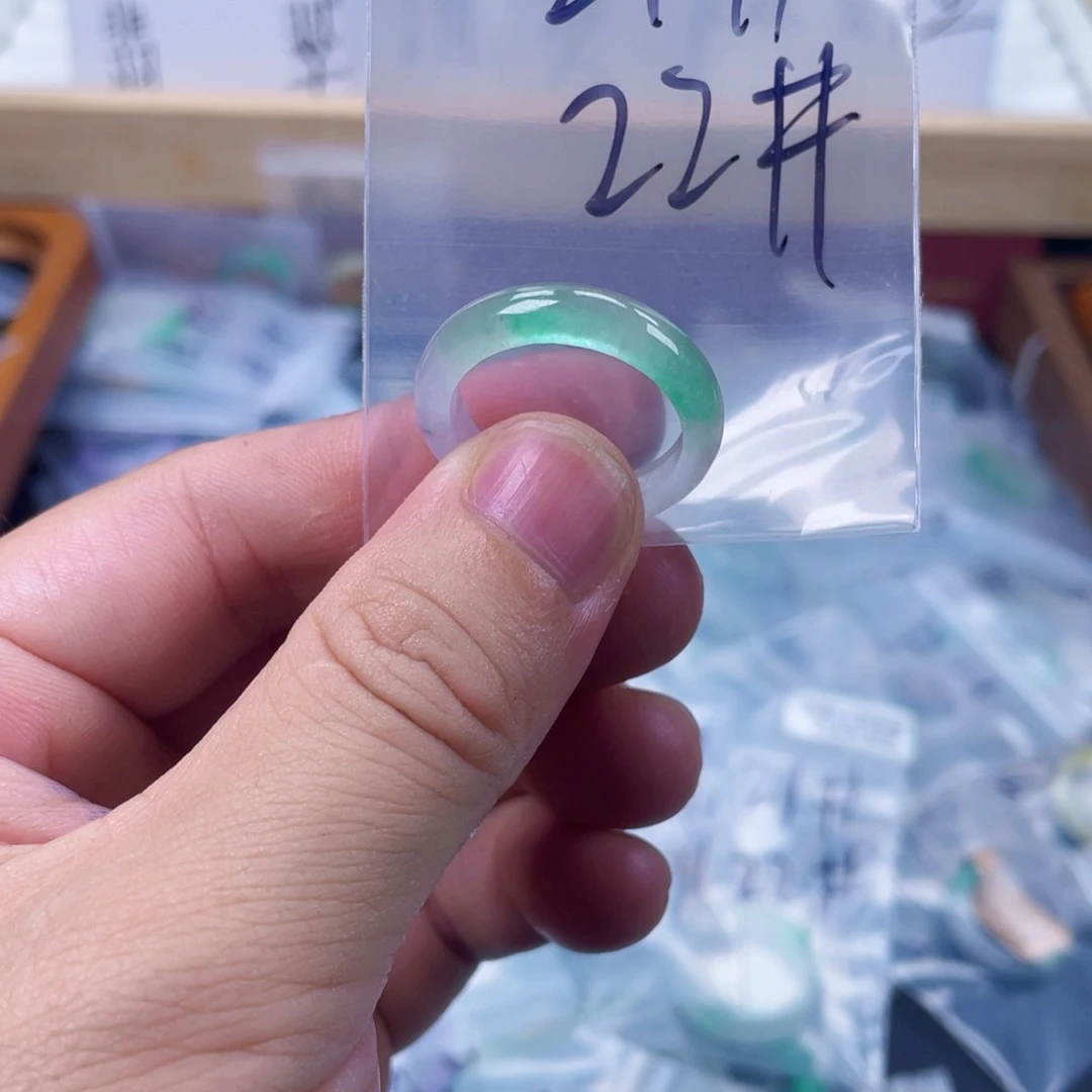 翡翠未镶嵌戒指000