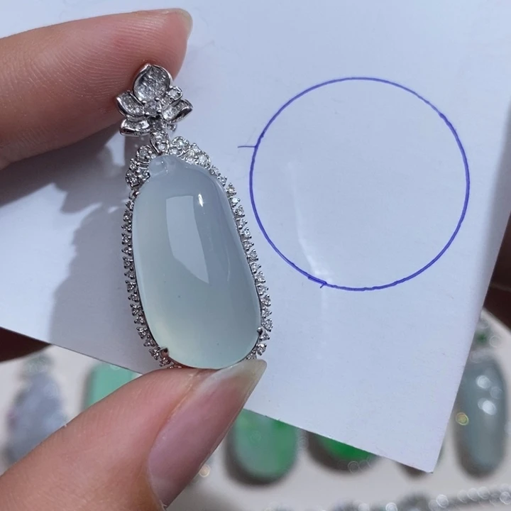 翡翠颈饰18K金镶嵌…