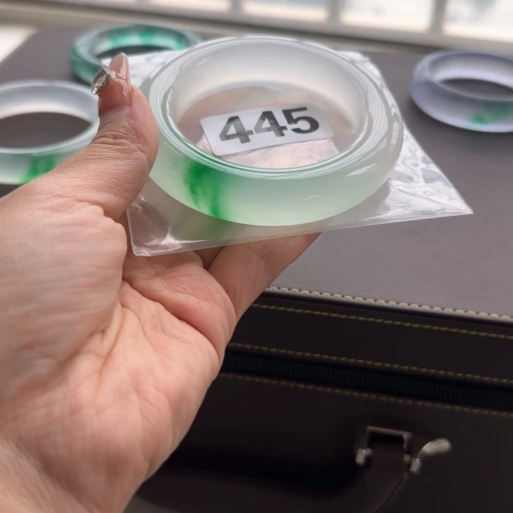 玉在***钟时尚飘花手镯445