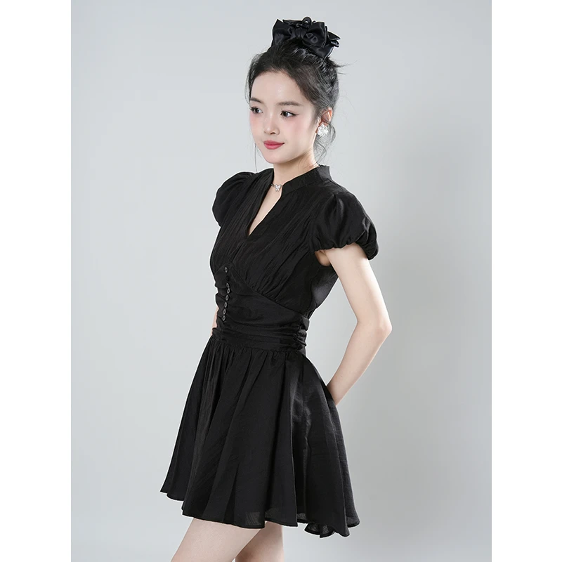 【清冷白茶】2025夏新款法式褶皱收腰V领气质连衣裙女泡泡袖短裙