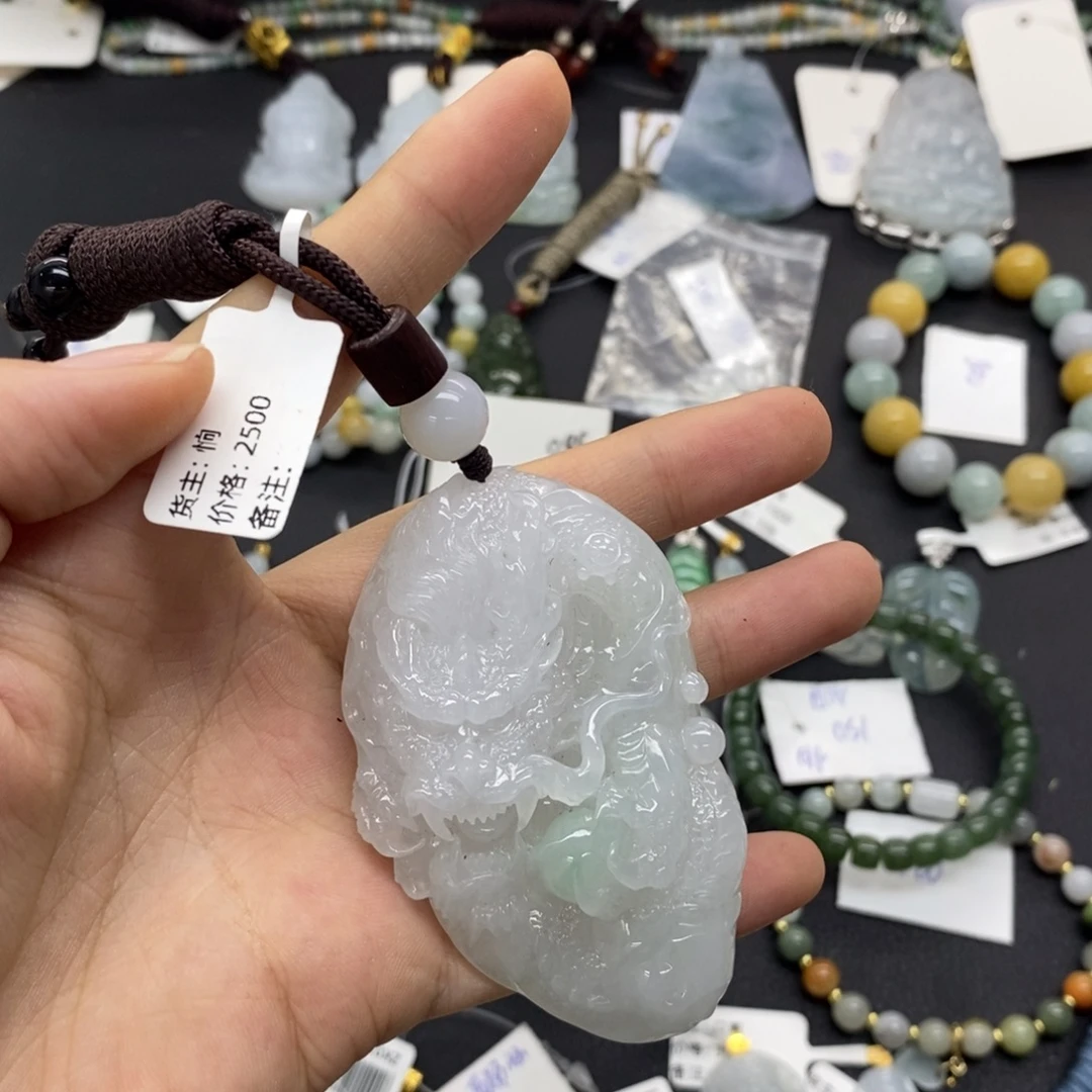 翡翠未镶嵌颈饰18990