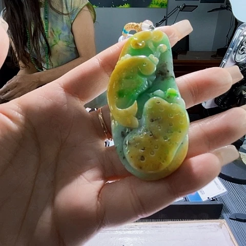 颈饰未镶嵌翡翠一个